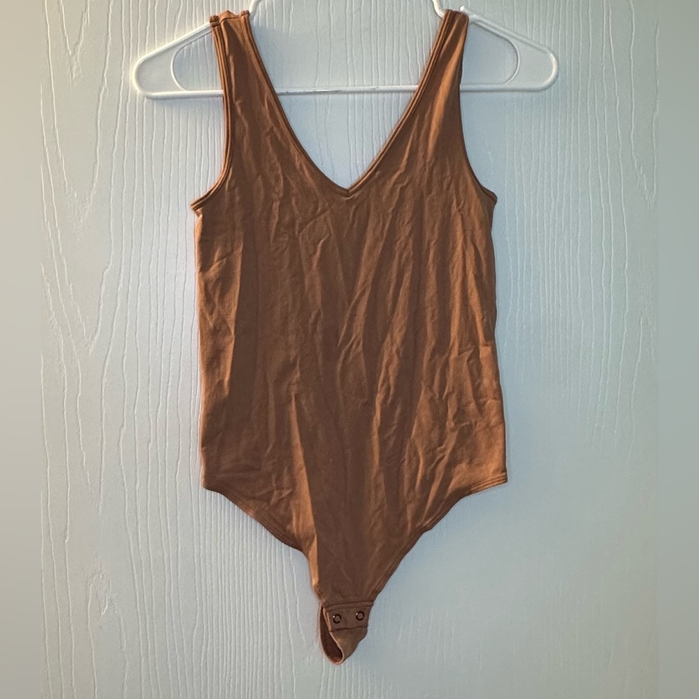 SO light brown taupe sleeveless v neck body suit 2 snaps women’s small